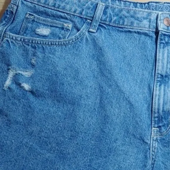 Arizona Jeans High Rise Blue Denim Shorts Med Honeysuckle Woman Plus 3X 44/3.5" - Picture 3 of 8